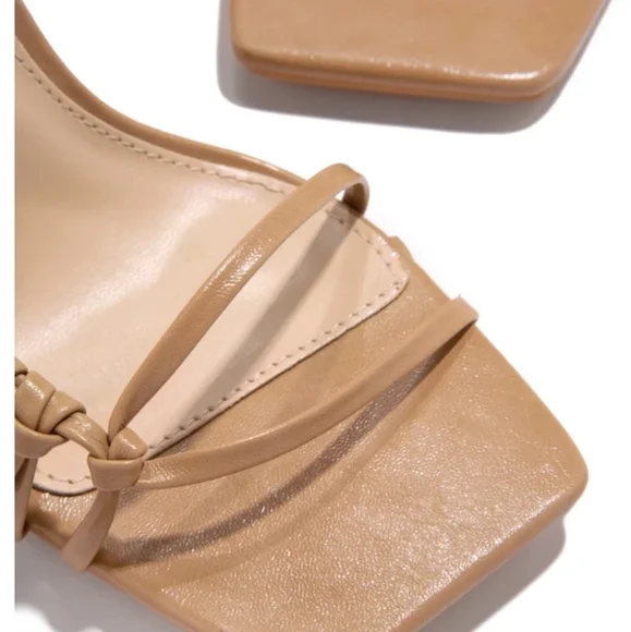 Just In Paris in Nude - Picture 3 of 4